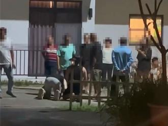 小琉球行車糾紛！老闆掌摑大學生逼下跪 喊冤曝事發經過