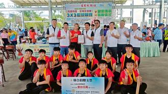 扶轮社携手做公益 捐赠12组太鼓挺台南偏乡孩童学习