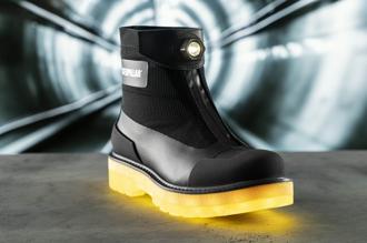 這雙靴子會發光！CAT百年紀念鞋帥翻 BROOKS推比空氣還輕神鞋