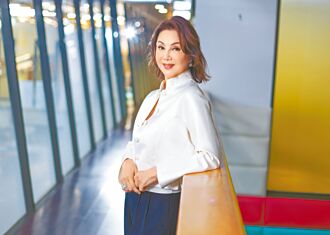 谢玲玲陪前婆婆 言传身教尽孝