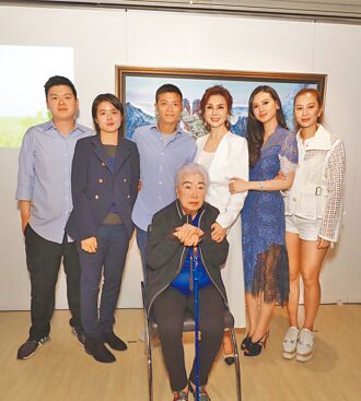 谢玲玲感慨人有缺陷才完美