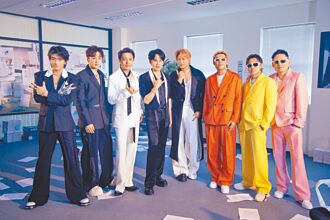 Energy揪跳微笑舞 玖壹壹心虛戴墨鏡