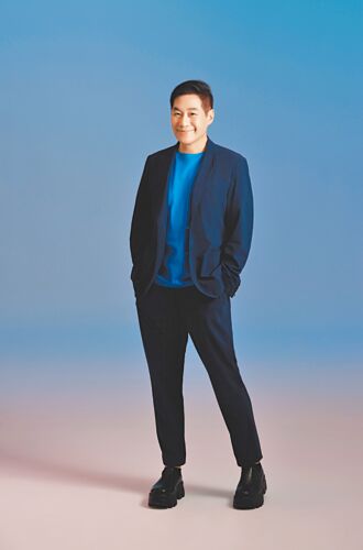 文章喜連連 唱新曲迎新身分