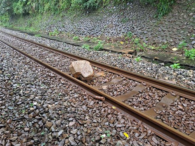 0403花蓮大地震後地質不穩，加上短延時強降雨頻繁，鐵道邊坡穩定、風險預防及管理成行車安全重點。（示意圖／台鐵公司）