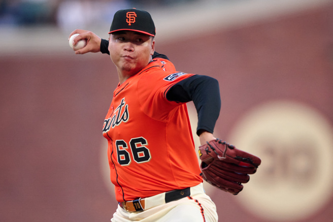 台灣投手鄧愷威奪下大聯盟首勝。（圖／路透）