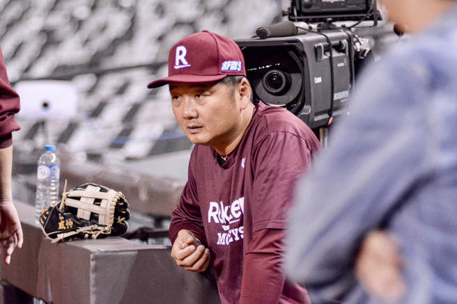 經典賽中華隊總教練曾豪駒談鄧愷威首勝表現。（圖／實習記者張寶儀攝）