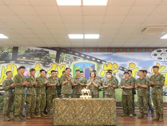 花防部指揮官主持慶生餐會 勉珍惜同袍情誼