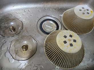 抽油煙機油汙不用刷 主婦推「清潔神物」秒洗乾淨