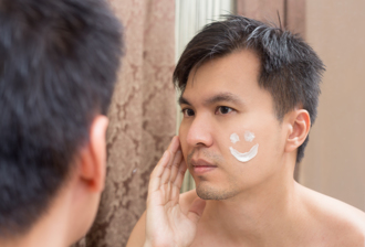 20歲男鼻子冒痘痘 看皮膚科竟是血癌 醫：合併3症狀要小心