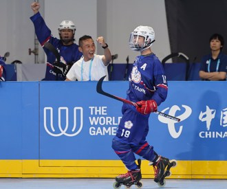 成都世運》郭政佑帽子戲法 中華直排輪曲棍球擊退地主摘首勝