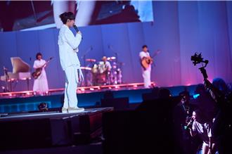 苏打绿馨仪抱病上场道歉了　青峰急寻观眾帮唱救火