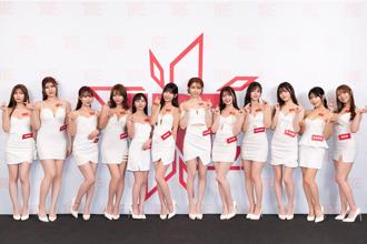 陪男友逛成人展互动嗨翻！  网友羡慕：这才是真爱