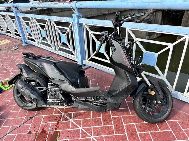 邱姓毒品通缉8日下午躲避警方拦查撞死刘姓男子 ，撞死刘姓机车骑士。（读者提供／谢明俊栗传真）