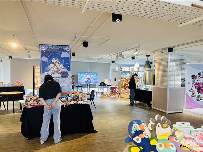 桃園市青年局為強化桃園設計庫輔導能量，今年除保留原有30名專業顧問外，再增聘3名顧問及4名實務業師，協助進駐團隊整合資源、拓展市場，提升創業成功率與設計實力。（桃園市青年局提供）