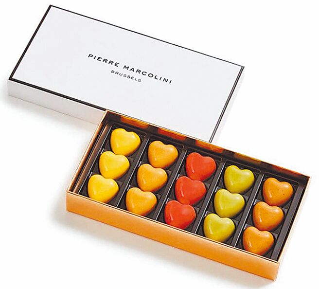 SOGO忠孝馆PIERRE MARCOLINI PM经典爱心礼盒15入，售价1880元。（远东SOGO提供）