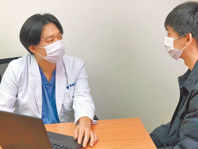 華揚醫院泌尿科醫師邵郁鏵說明，男性感染HPV後，有些會在1年內被身體清除，但有些可能導致後續疾病。（邵郁鏵提供／王家瑜台北傳真）