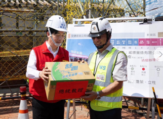 赖清德台南慰劳救灾人员   粉专爆SOP网傻：这我来就好