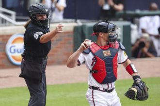 MLB》女主審首戰平安落幕 馬林魚總教練讚「她做得很好」