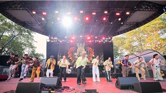 阿爆率那屋瓦少女隊高喊「台灣」  鄭宜農嗨翻紐約中央公園