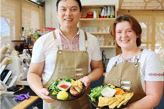烏俄戰爭斷珍奶夢 台烏夫妻嘉義賣烏克蘭料理 縣長也來吃