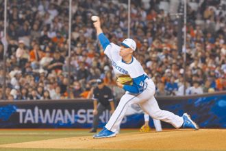 日职》孙易磊3.1局失2分退场 等待队友解套败投