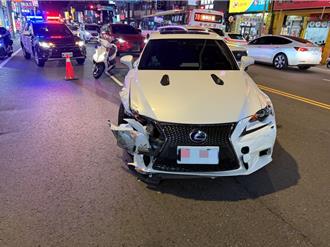 多元計程車司機身體不適 撞斷消防栓再撞路旁2車