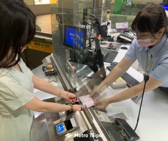 台北捷運1隱藏服務曝光 大票女生讚：好貼心