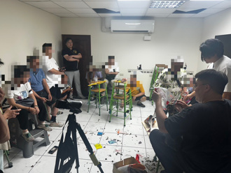 林口民宅暗藏天九牌賭場 警破門逮26人 扣11萬賭資