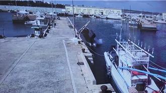 澎湖锁港码头意外！妇人倒车衝入海　丈夫、安检合力抢救