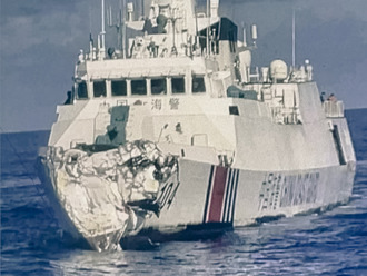 影》夹击菲艇变撞船 陆海警船直撞自家驱逐舰！舰艏惨况曝