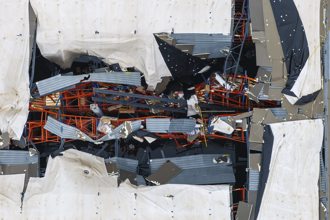 美国中部超级暴风雨    监狱屋顶掀翻 囚犯流离失所