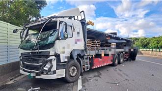 國3南向苑裡段連環撞！疑未注意車前狀況　4大貨車追撞