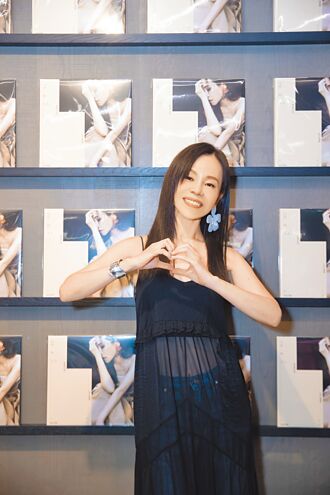 撇开《歌手2025》争议彭佳慧衝回台会粉丝