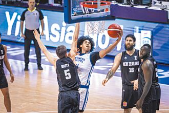 亚洲杯男篮》贺家兄弟拿40分 中华仍遭纽西兰痛宰