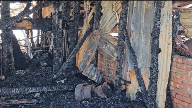 台南七股区溪南里因风灾停电，疑因点蜡烛起火烧死88岁老妇的受灾户，希望义工团将于8月16、17日前往协助重建。（本报资料照片／郭良杰台南传真）