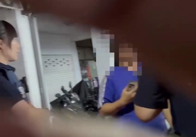 一名林姓乘客（42岁）从三重正义北路搭车返回新庄中信街，下车时跳表金额竟高达400余元，让他当场傻眼，质疑司机绕路，双方爆发口角甚至发生推挤。（图／简铭柱翻摄）