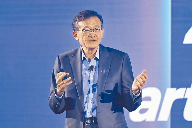 英特尔（Intel）内部矛盾持续升温，有爆料称公司高层对是否保留制造业务意见严重分歧，甚至传出正在讨论分拆代工业务。图为英特尔执行长陈立武。（美联社）