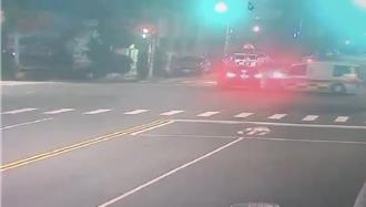 高雄救護車鳴笛與轎車路口碰撞    駕駛未禮讓挨罰