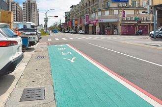 闖人行道遭開單！男騎士怒譙警「瞧不起你們有原因」 下場曝光