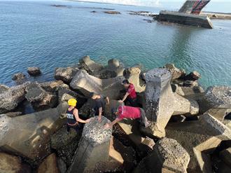 男子墜15米高澎湖觀音亭西瀛虹橋    陸軍上士衝下水搶回一命