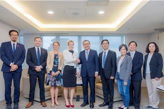 英国在台代表拜会侯友宜 谈城市韧性、离岸风电合作