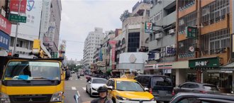 台中西屯號誌箱冒煙 3路口交通一度癱瘓