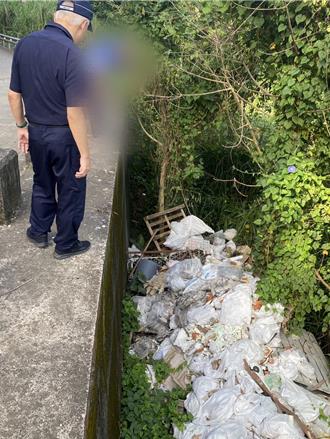 苗栗三灣鄉驚見垃圾山 警民合作查獲不肖業者