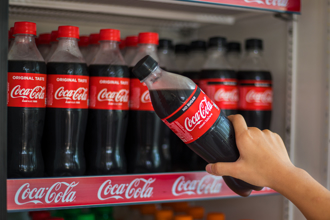 可口可樂被加尿！香港超商遭報復  9歲童無辜送醫