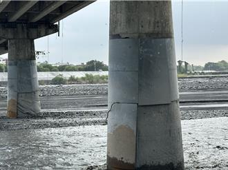 屏東三地門大橋主梁「裂開」？公路局揭真相：是樹藤