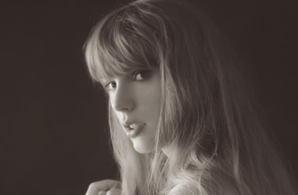 泰勒丝放闪男友！无预警宣布好消息 粉丝嗨翻