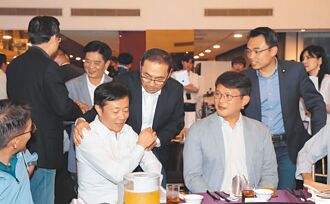 白營表態參選新北 藍營基層憂心