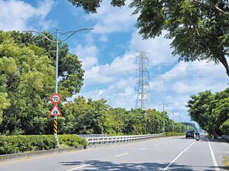 屏縣測速桿增至百支 10月上路