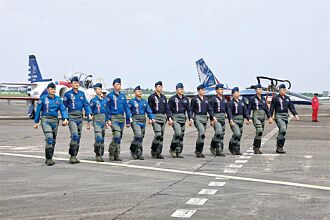 三款主力戰機各有特技教官