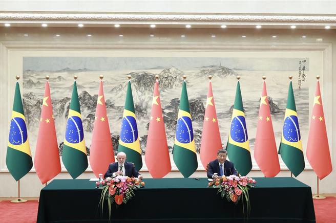 中國國家主席習近平12日與巴西總統魯拉通電話。（摘自中新社）